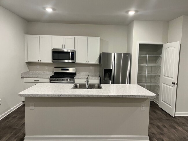 Building Photo - Camden Townhouse
