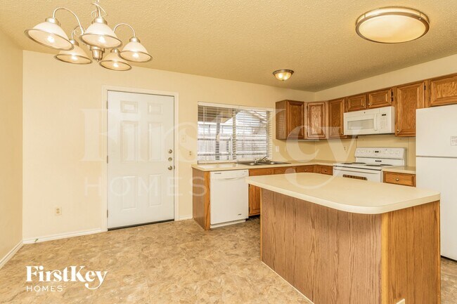 Building Photo - 4231 Glen Ridge Dr