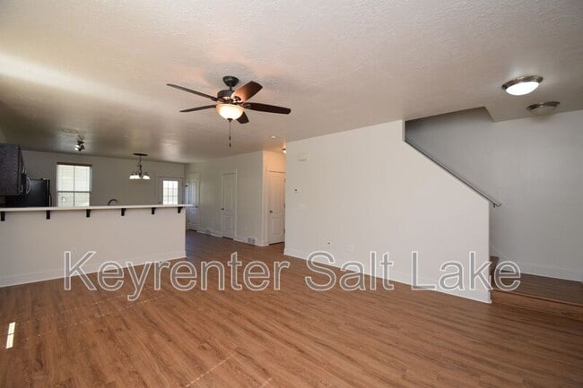 Building Photo - 10656 S Topview Rd
