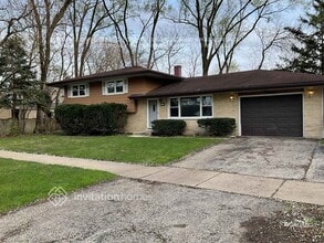 Building Photo - 5925 W 91st St