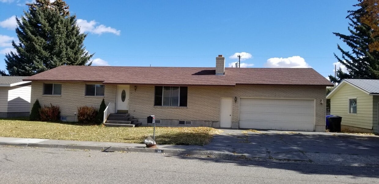 Primary Photo - 4 Bed, 3 Bath HOME in Rexburg