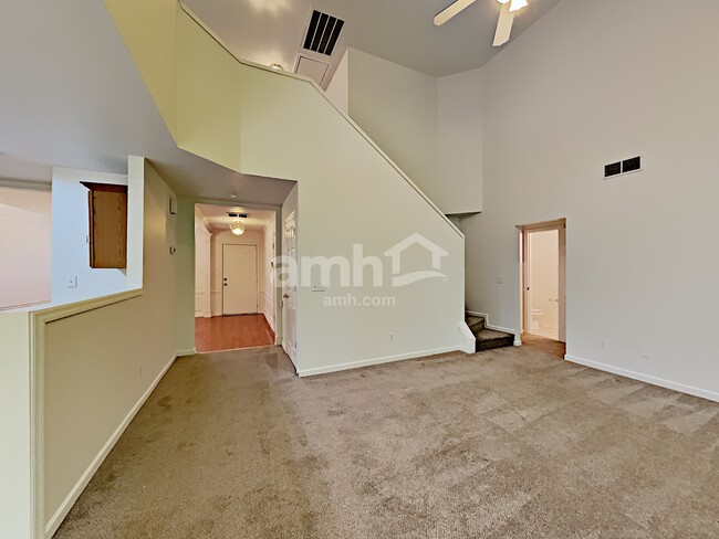 Building Photo - 710 Bob White Ct