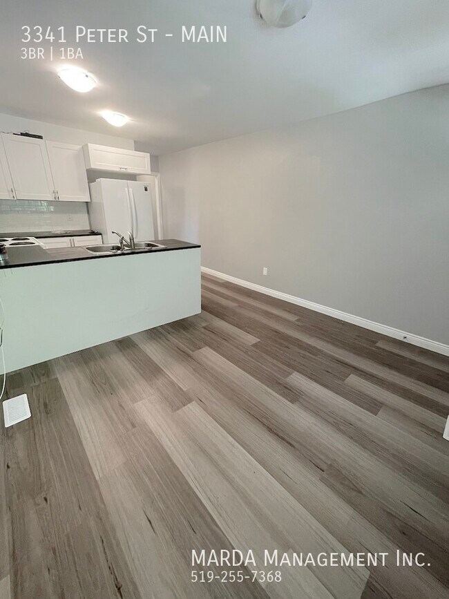 Photo du bâtiment - RENOVATED 3+1BEDROOM/1-BATH TOWNHOUSE IN WEST WINDSOR -ALL INCLUSIVE