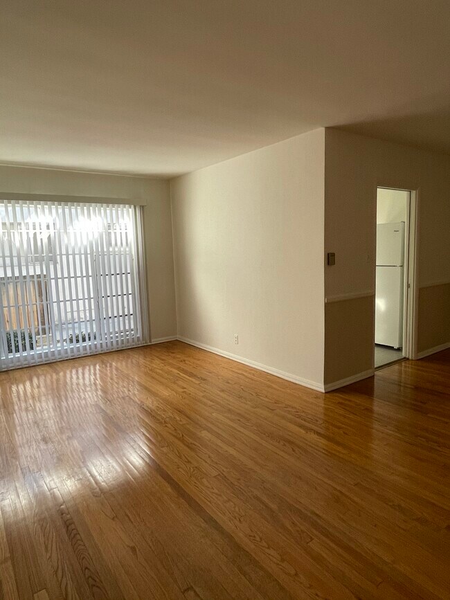 Foto del edificio - 1124 S Holt Ave