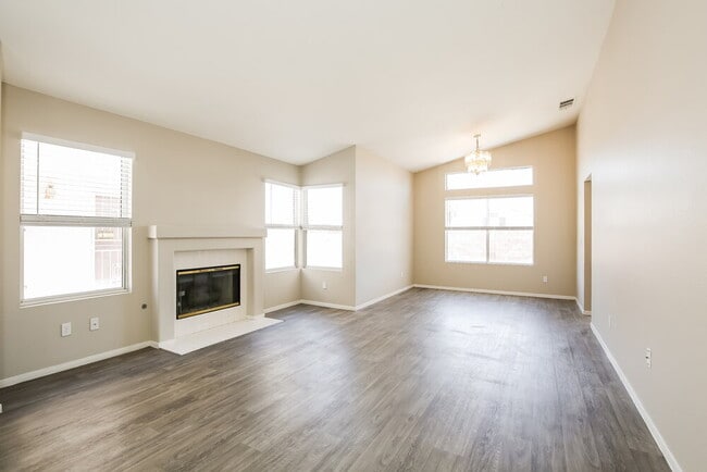 Building Photo - 1724 Villa Vista Way