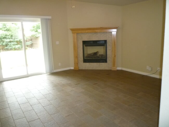 Building Photo - Cal Park Home built in the 2000's