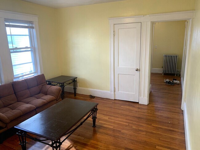 Building Photo - Allston 3 Bed Available Sept 1
