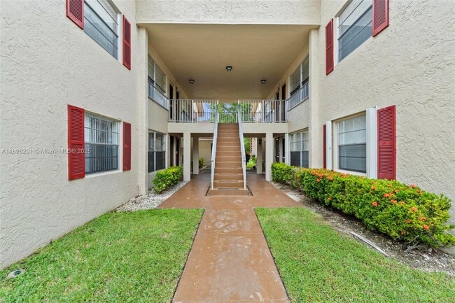 Foto del edificio - 3586 N University Dr