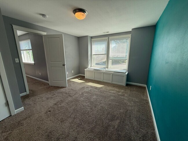 Foto del edificio - 3 Bedroom House For Rent In Cascade Locks