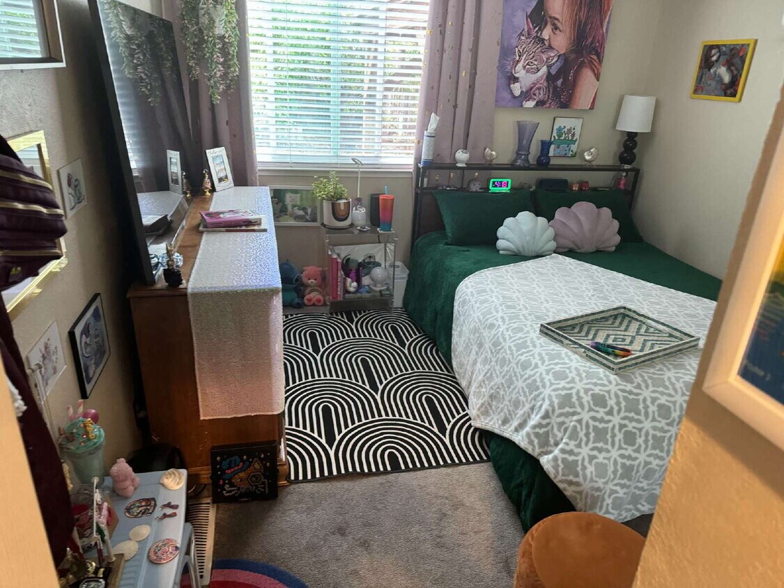 Foto del edificio - Room for rent South San Jose near Brahnam and Snell Ave.  Room has shared bathroom.  Rent is $120...