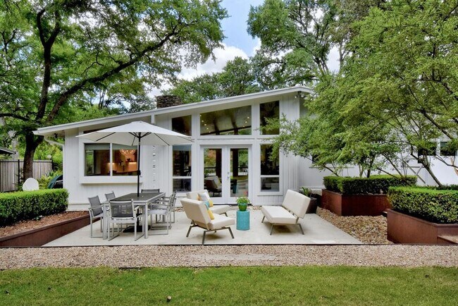 Foto del edificio - 416 Ridgewood Rd