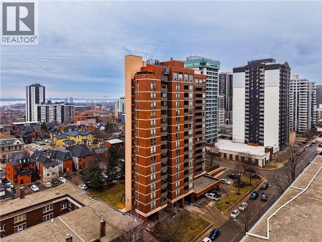 Building Photo - 222 Jackson St W