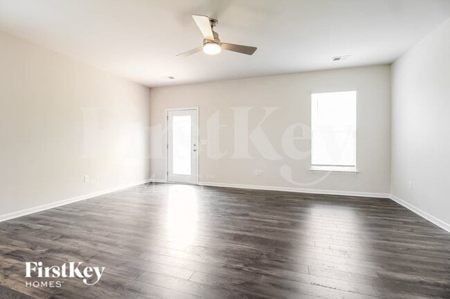 Building Photo - 808 Birchcrest Wy