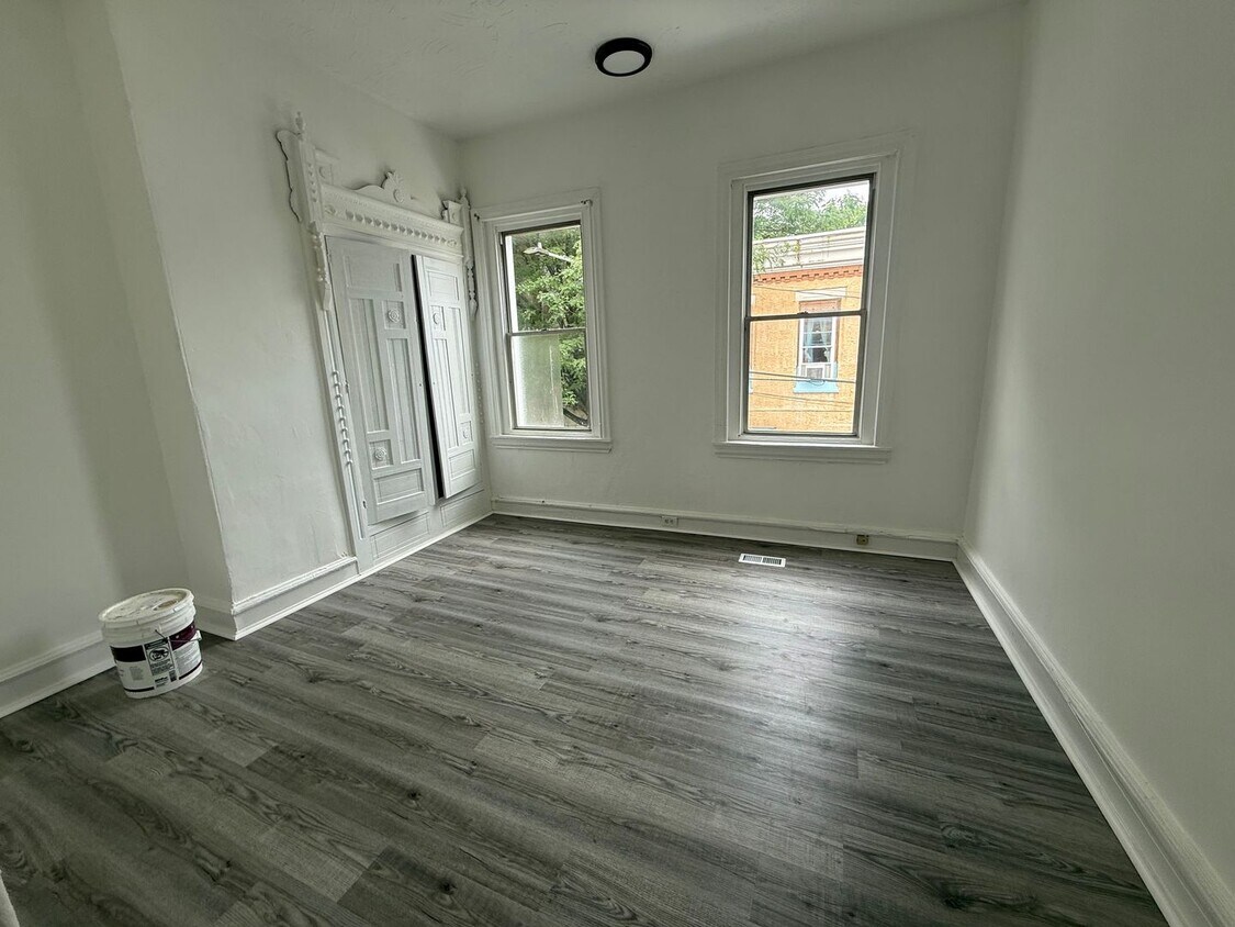 Foto principal - Spacious 2-Bedroom Home in North Central P...