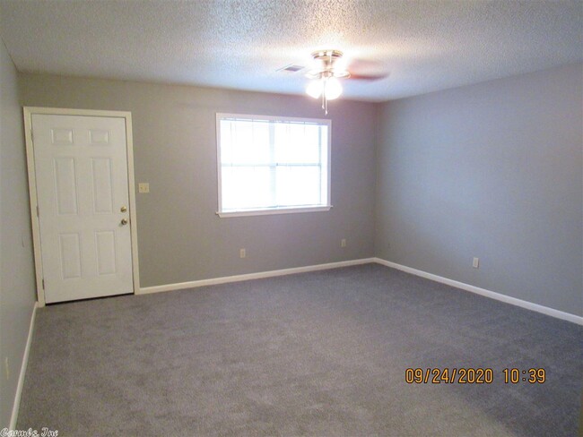 Building Photo - 409 Farris Rd
