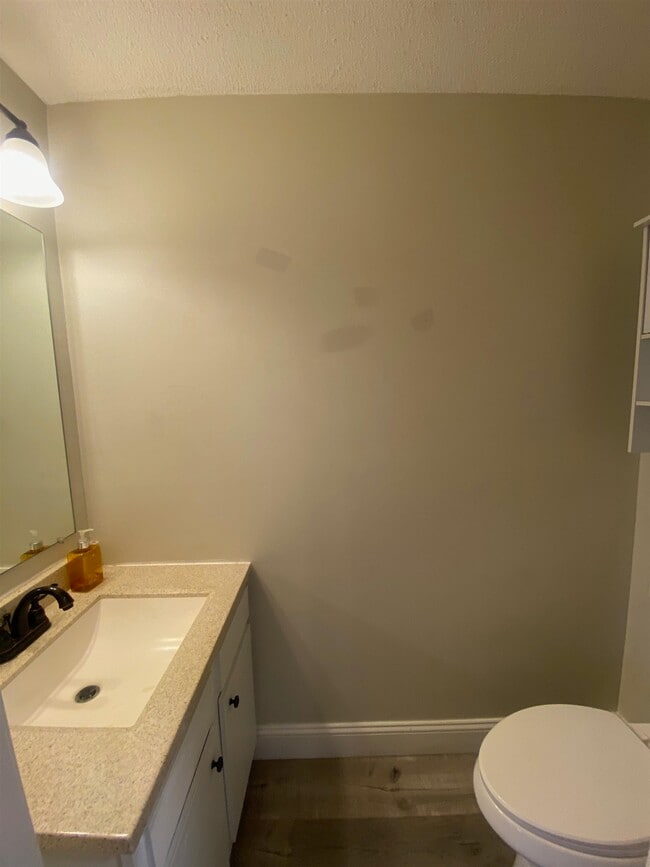 Building Photo - 508 Elmwood Dr