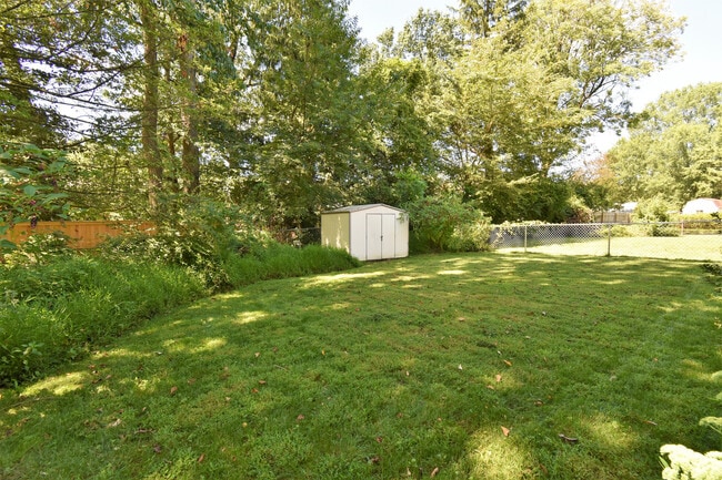 Building Photo - Fantastic 4 Bedroom, 3 Full Bathroom, Clos...