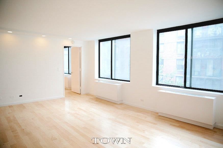 Primary Photo - 303 Greenwich St