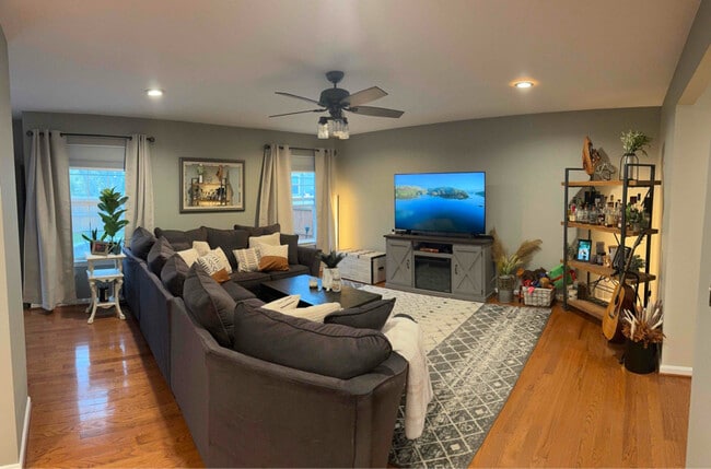 Photo - 148 W Earleigh Heights Rd House