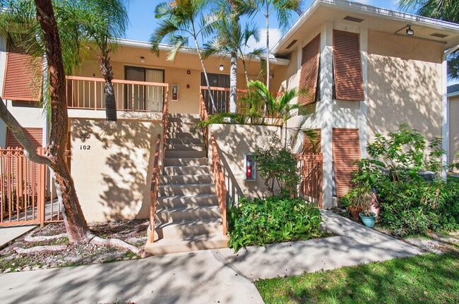 Building Photo - 3939 NE 5th Ave