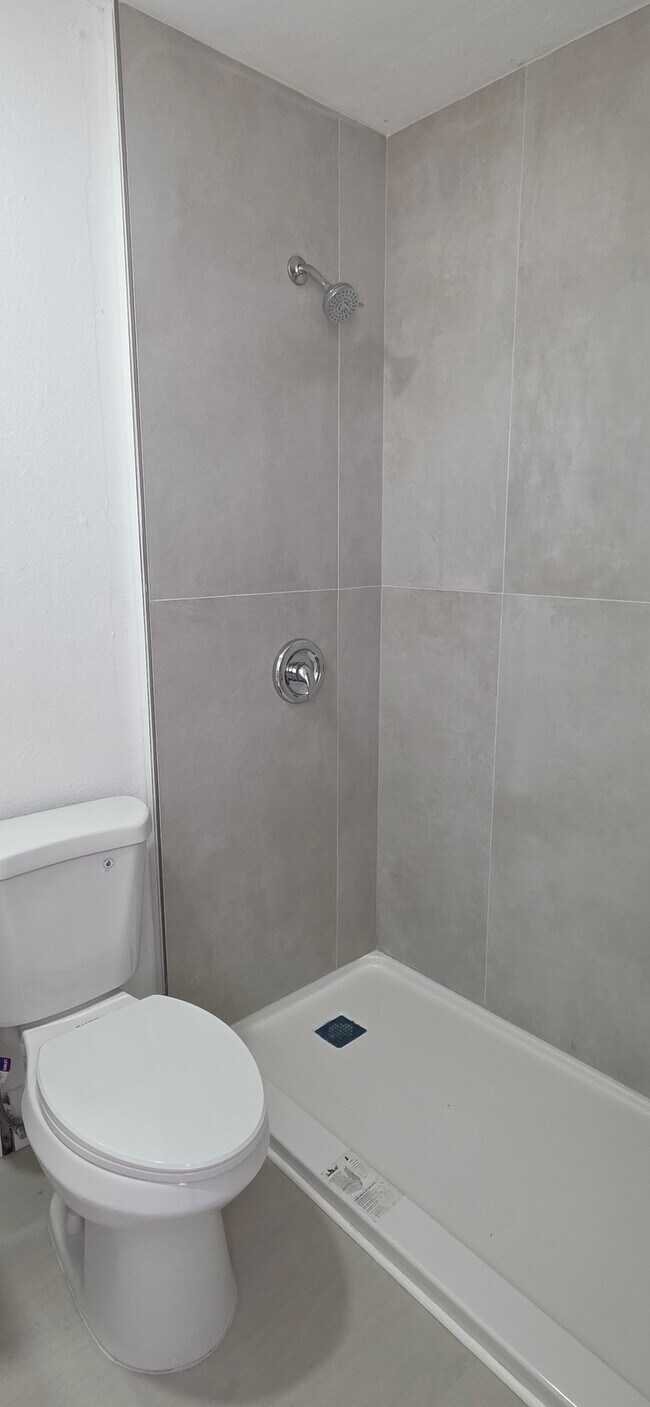 Foto del edificio - 1047 Japonica Ln