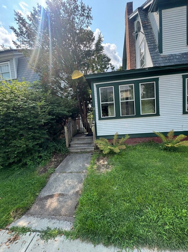 Building Photo - 361 S Winooski Ave