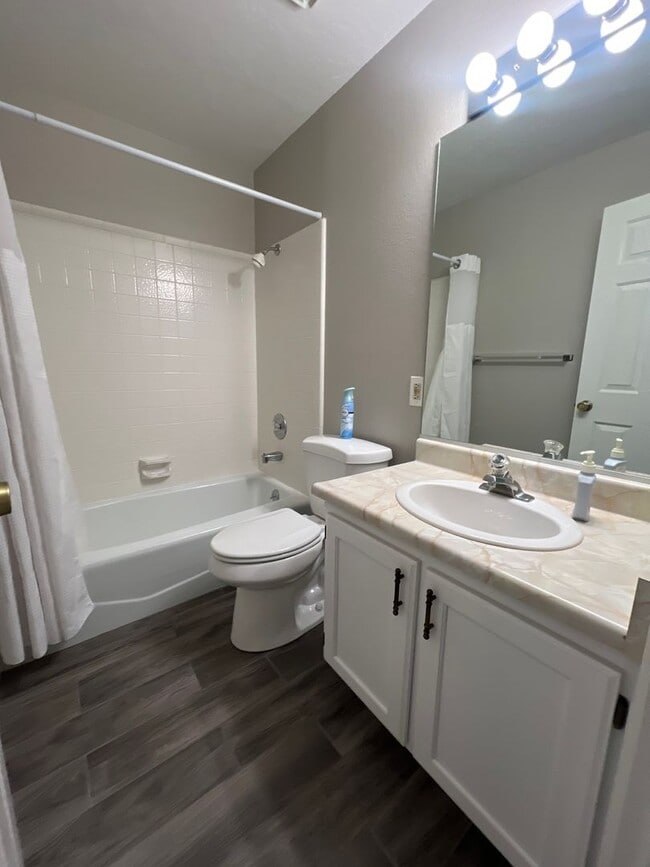 Building Photo - 675 Ridge Rim Way