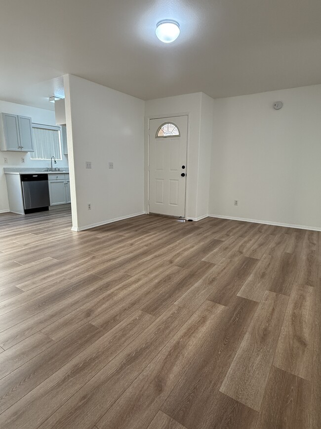 Building Photo - 1211 W 164th St