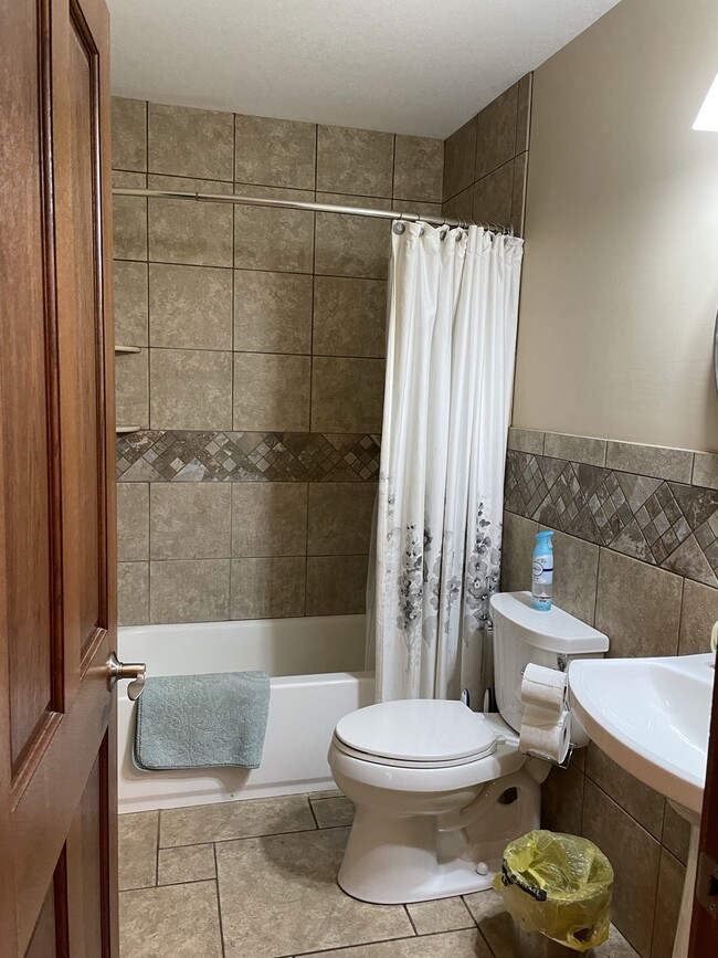 Building Photo - 7860 Ribeck Ln