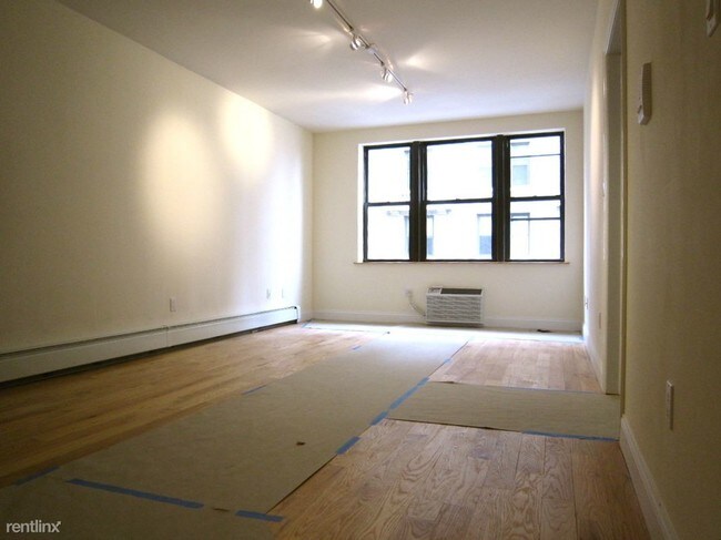 Building Photo - 1 br, 1 bath  - 302 W 105th St