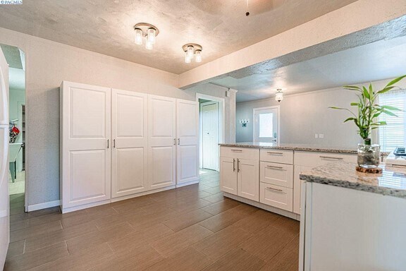 Foto del edificio - 1431 Johnston Ave