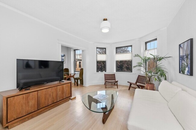Building Photo - 118 Riverway