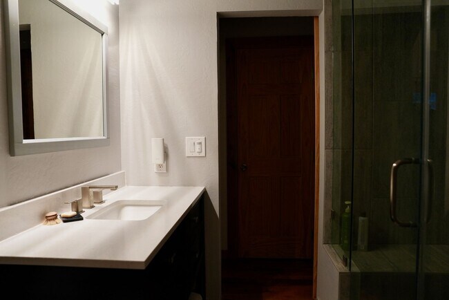Foto del edificio - Nice house in Stateline available September 1st!