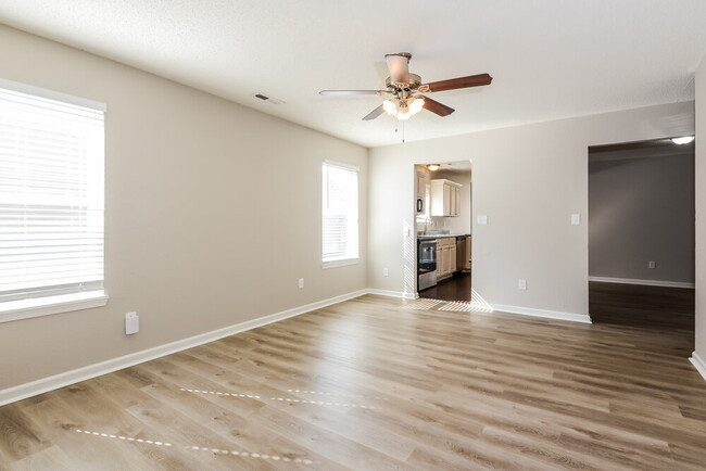 Building Photo - 9674 Thomas Ln