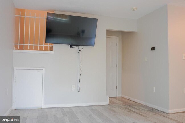 Foto del edificio - 8622 Village Square Dr