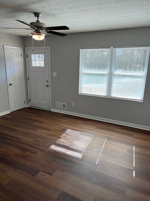 Foto del edificio - 38 Royce Dr