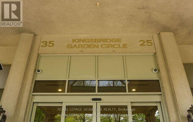 Building Photo - 25 Kingsbridge Garden Cir