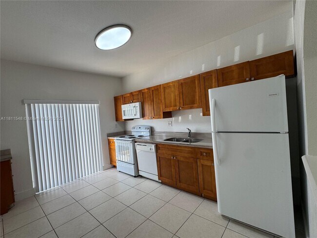 Foto del edificio - 6912 NW 179th St