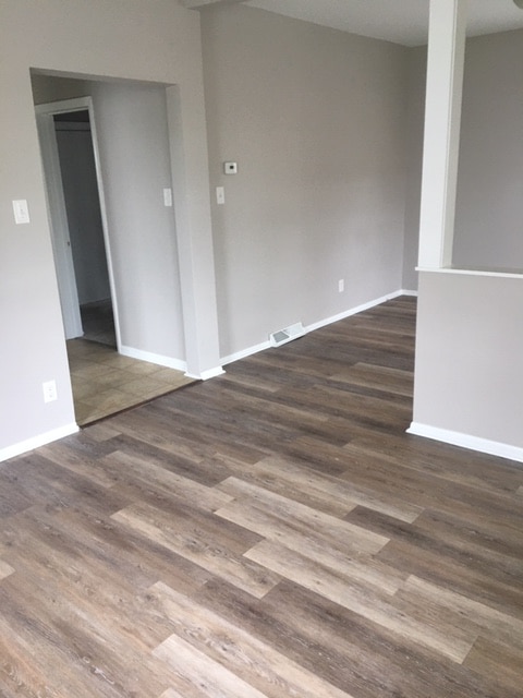 Building Photo - 2123 S 74th St