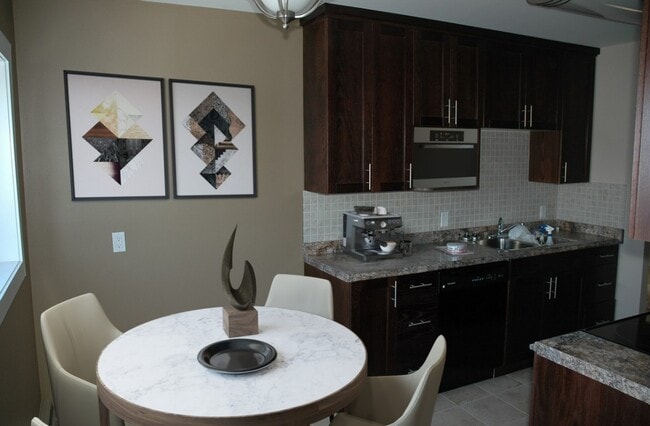 Building Photo - Skylark Apartments