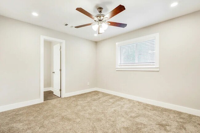 Foto del edificio - 2122 Nichols Ln