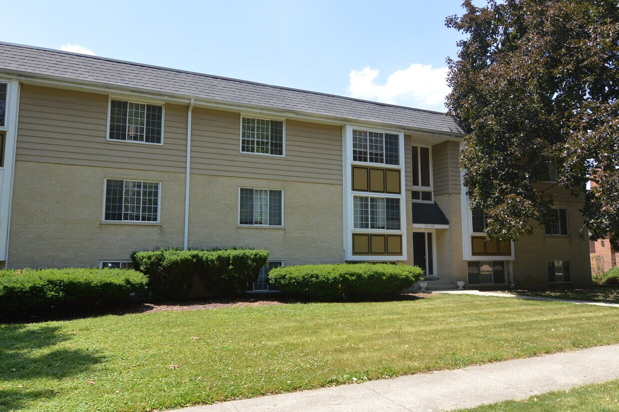 Foto principal - 370 S Eastern Ave