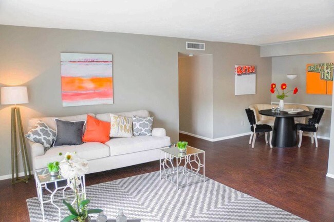 Foto del edificio - 5535 Harvest Hill Rd