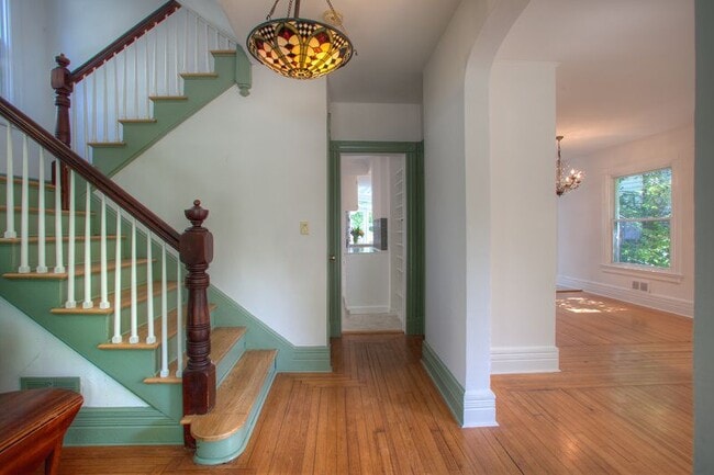 Photo - 82 Elm St House