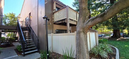 Building Photo - 508 Woodside Oaks