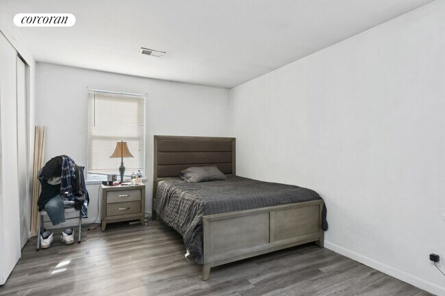 Building Photo - 147 Cortelyou Ave