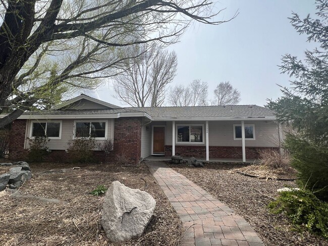 Building Photo - 3/2.5/2 Charming home in Minden!