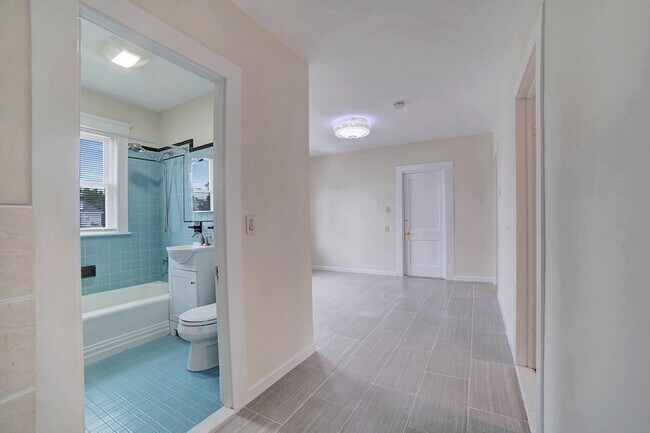 Building Photo - 10 Bedford St