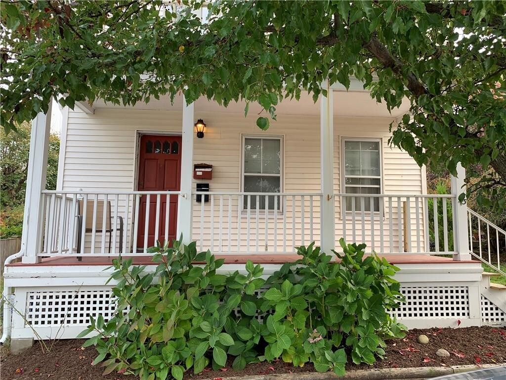 43 Hall Ave, Newport, RI 02840 Room for Rent in Newport, RI