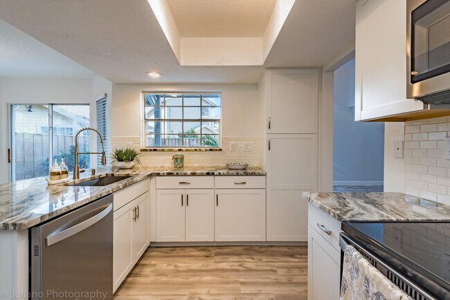 Building Photo - 5080 Point Alexis Dr